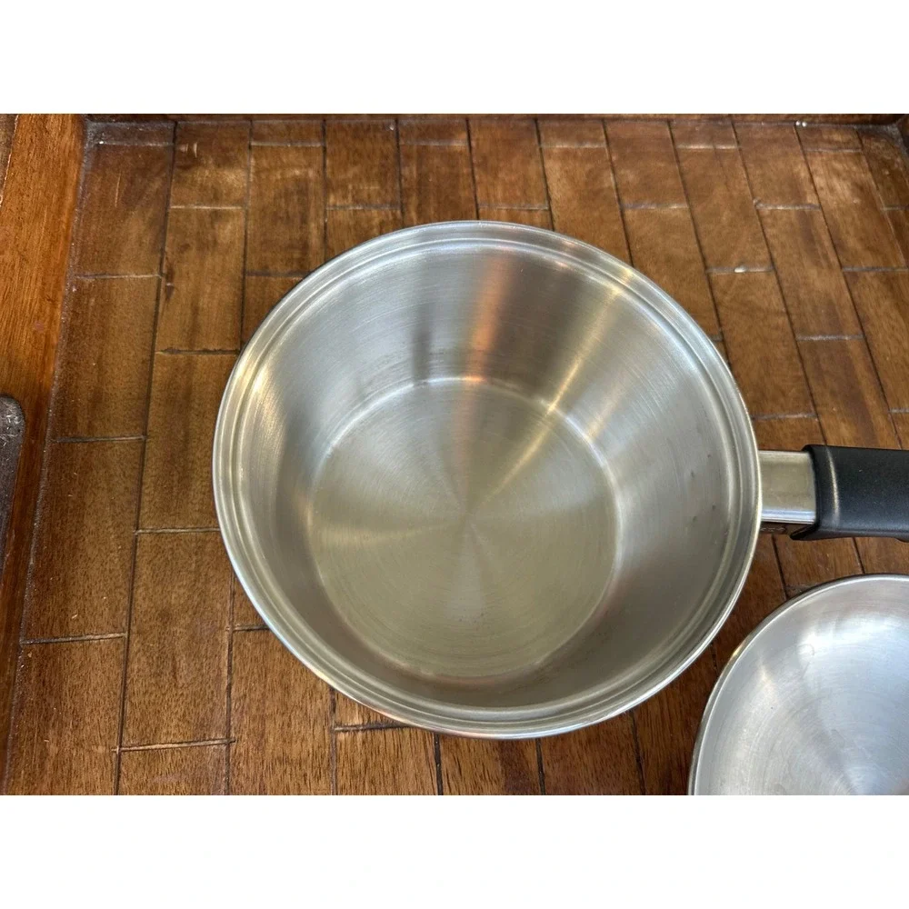 Meyer 18/10 Stainless Steel 1 Quart Saucepan with Lid Impact Bonded Base 0.9LEUC